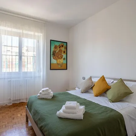 - Parking And Comfort - Spacious Up To 8 Pax דירה מילאנו