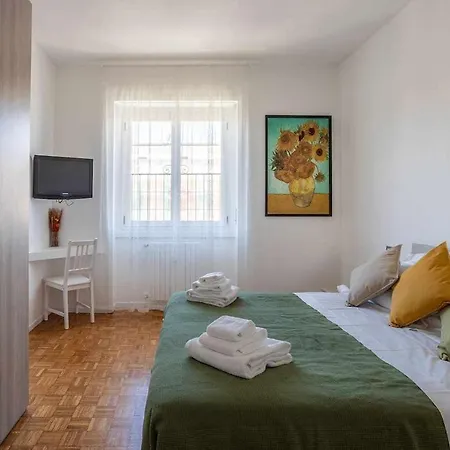 - Parking And Comfort - Spacious Up To 8 Pax * מילאנו