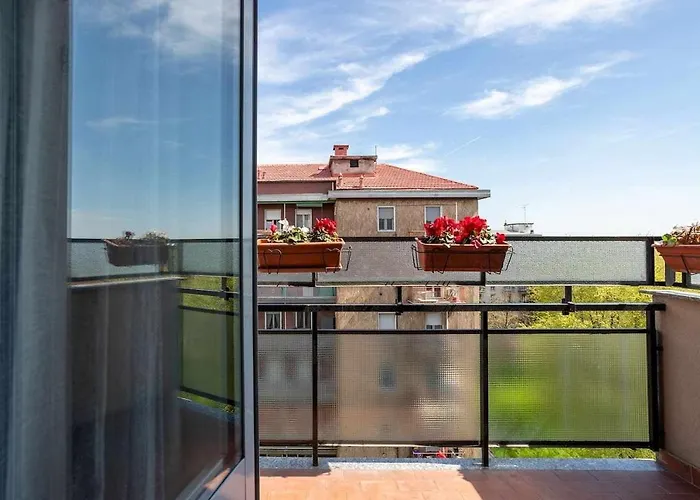 Rent - Parking And Comfort - Spacious Up To 8 Pax Apartment Milan