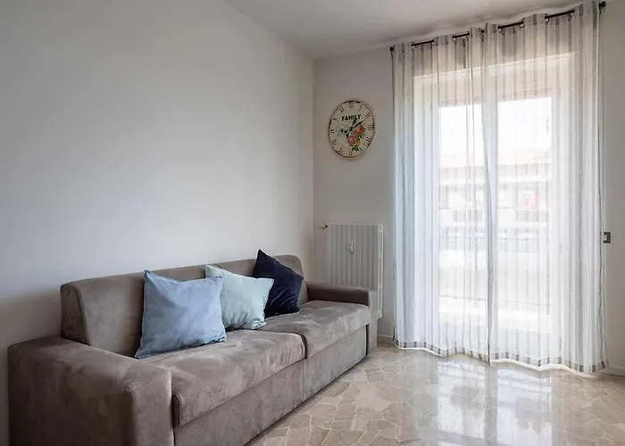Rent - Parking And Comfort - Spacious Up To 8 Pax Apartment Milan